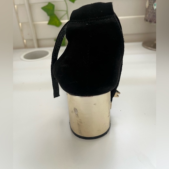 Forever 21 black & gold 2 inch heels - Picture 3 of 11